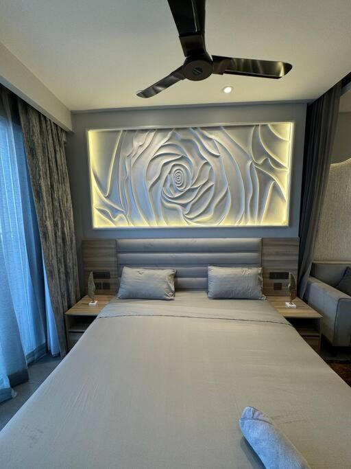 Elegant Escape Suite-40th Floor New Delhi