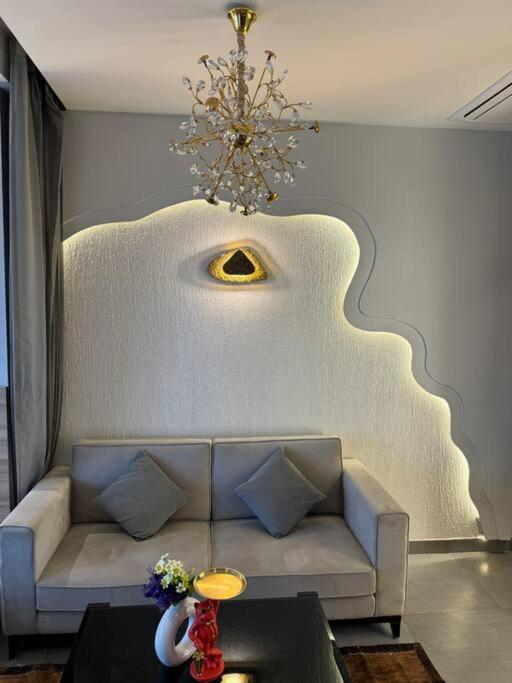 Elegant Escape Suite-40th Floor Apartment New Delhi