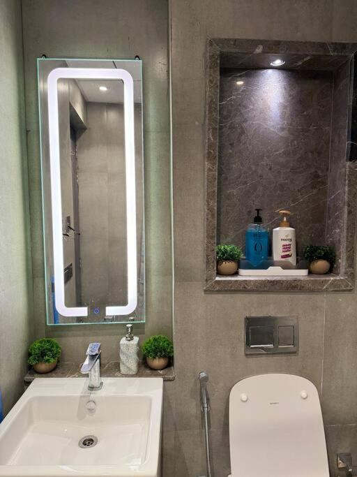 Elegant Escape Suite-40th Floor * New Delhi