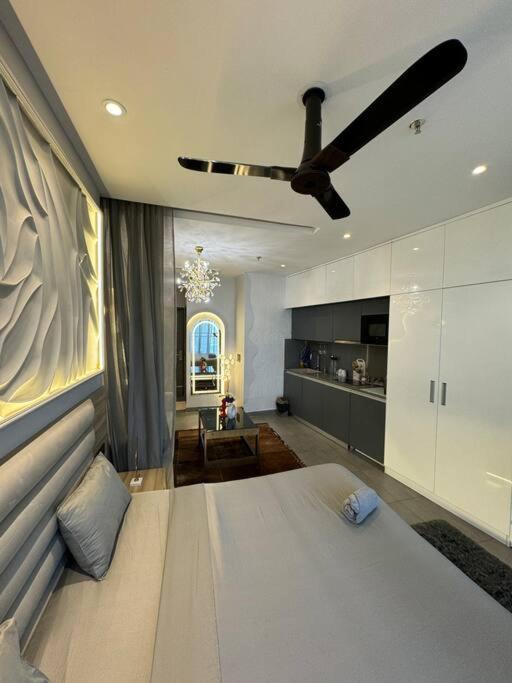 Elegant Escape Suite-40th Floor *
