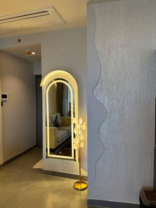 Elegant Escape Suite-40th Floor Apartment New Delhi